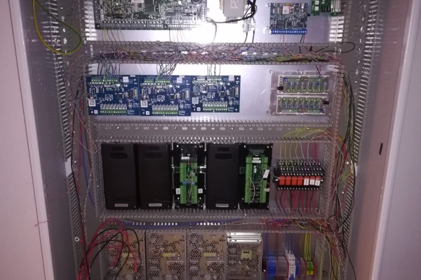 Proiect Sistem integrat de control acces nivele de securitate, antiefractie, supraveghere video, comunicatii intranet, compatibil Android - IPhone - Microsoft